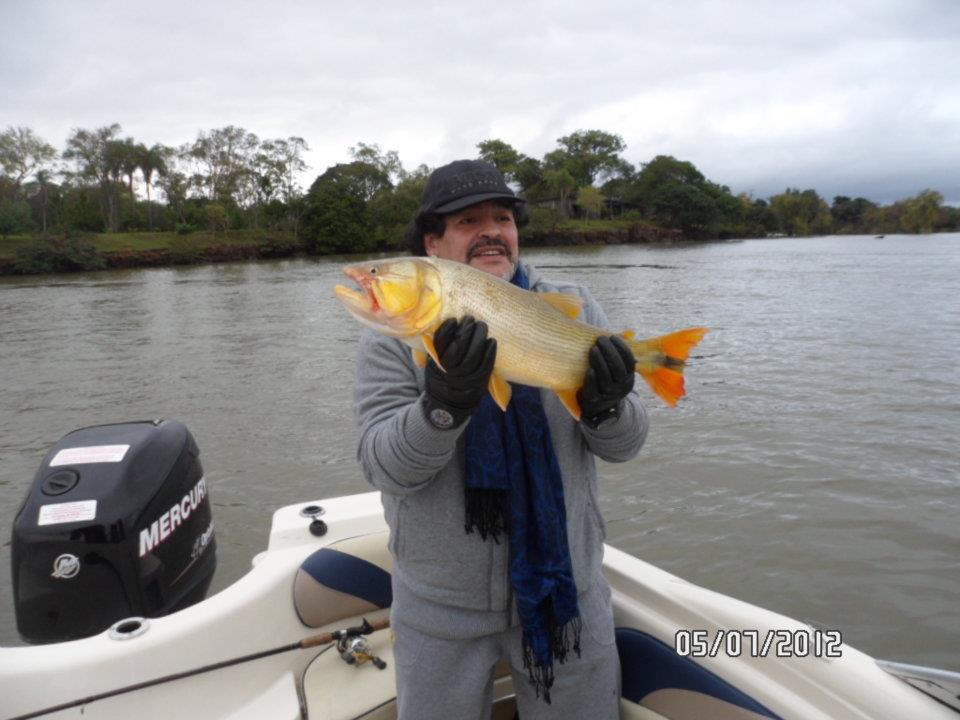 Maradona pescando