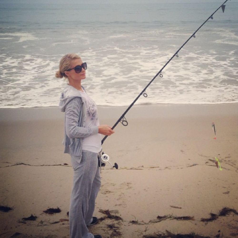 Paris Hilton pescando