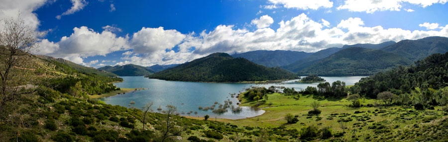 El embalse de Tranco es uno de los mejores lugares de pesca en Andalucía